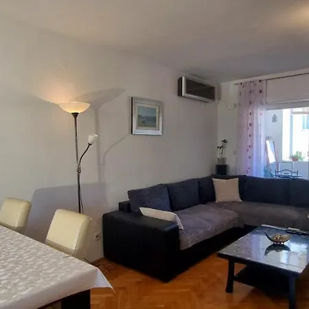 Lara Apartment