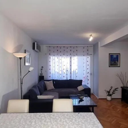 Lara Apartment *
